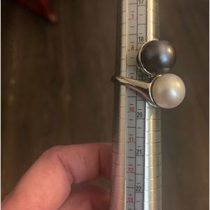 Grey/white pearl sterling silver ring